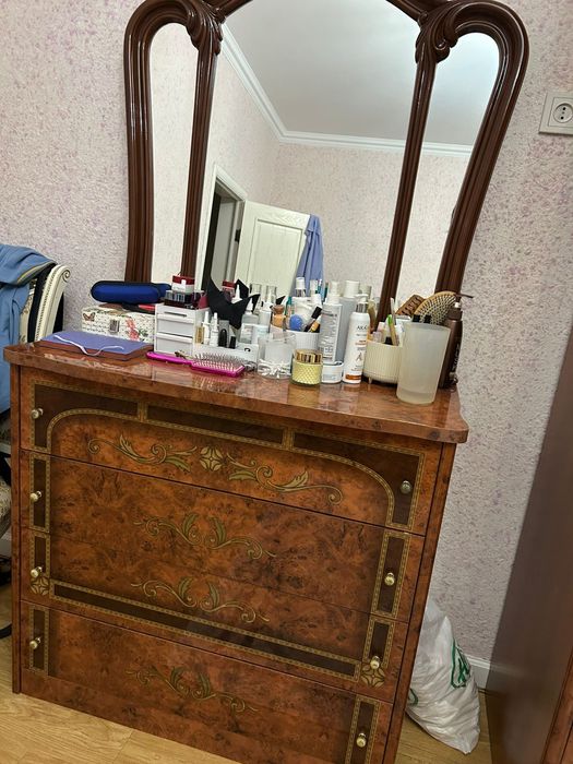 Продам спальный гарнитур