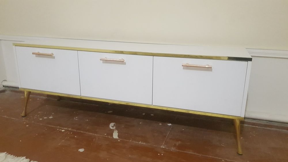 Телевизор поставка 135х35