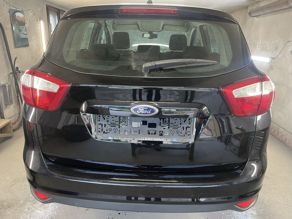 Продавам оригинална стелка за багажник за Ford C max