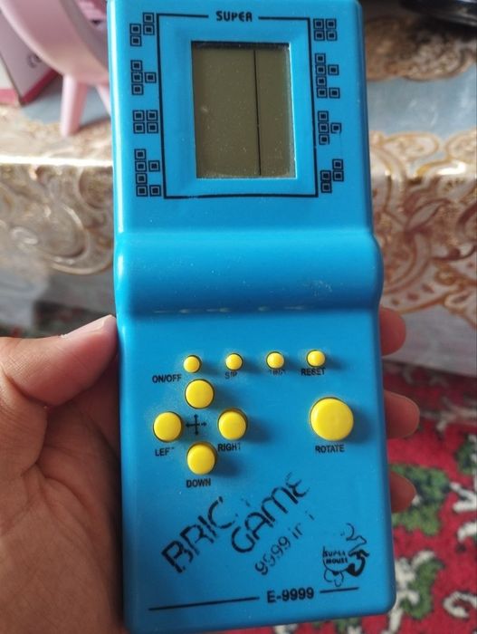 Tetris oyini sotiladi