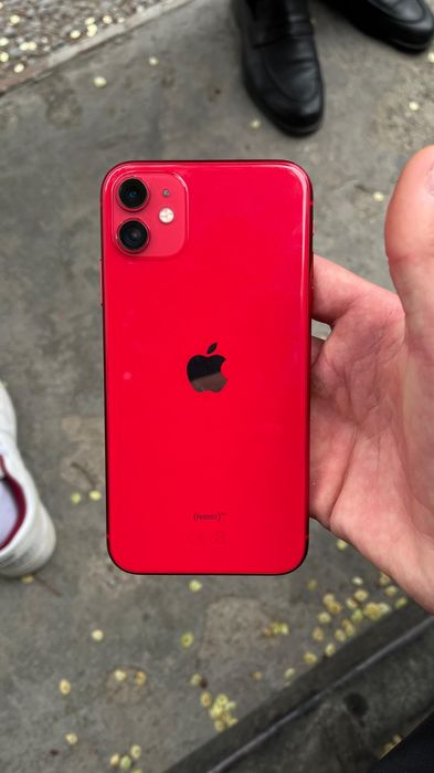 iPhone 11 в красном цвете