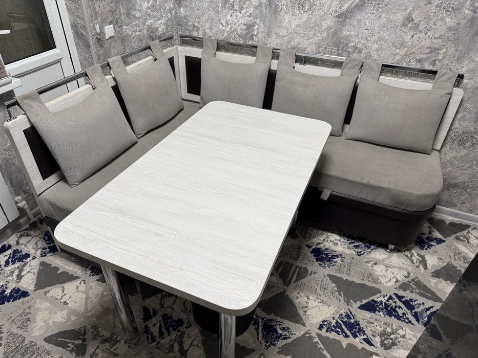 Divan ugolok sotiladi