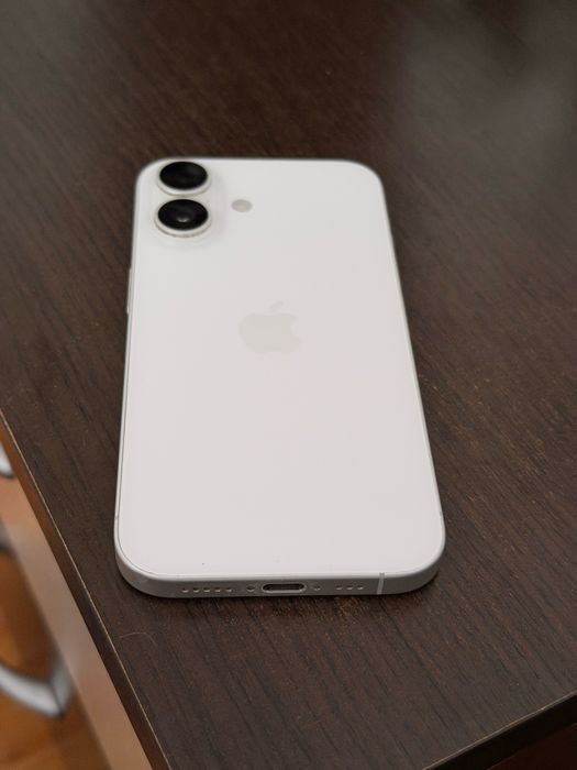 Iphone 16 White