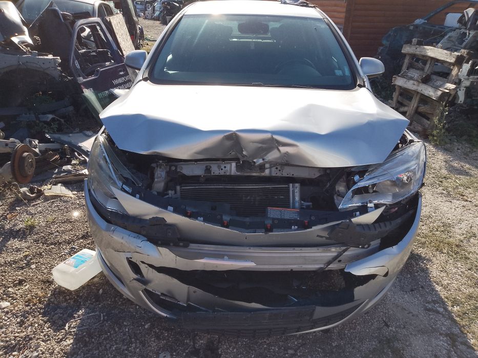 Продавам на части Опел Астра J 1.4 2011г