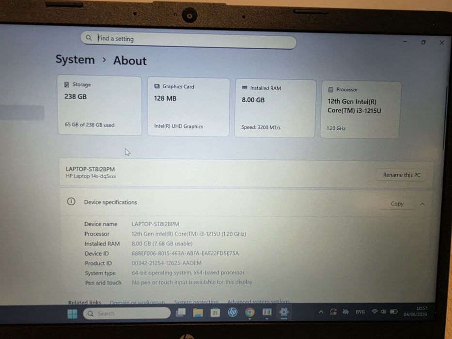 Лаптоп HP 14s / i3-12th / 8GB Ram / 256 SSD