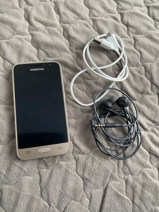 Продам телефон samsung