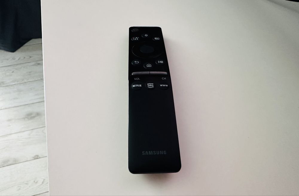 Продам 140 см QLED телевизор Samsung