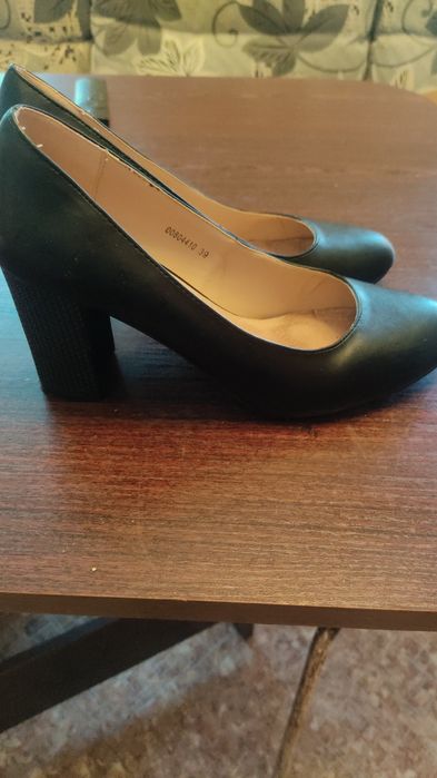 Женские туфли 39 размер