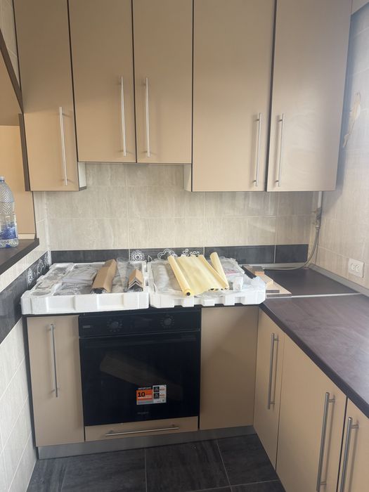Apartament 2 camere de vanzare .Targoviste str Laminorului blocul cu politia