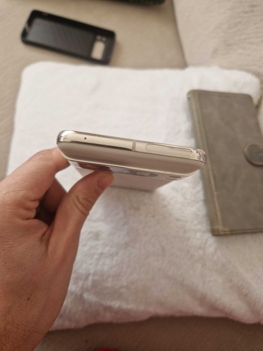 Google pixel 8 pro porcelain