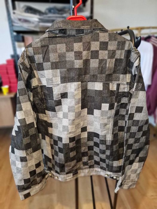 Geaca de blugi Louis Vuitton alba marimea 50