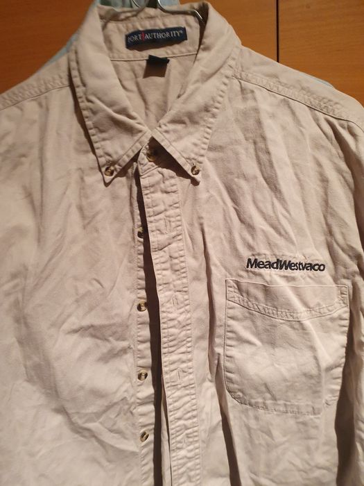 Продавам евтино мъжки ризи- 6лв .