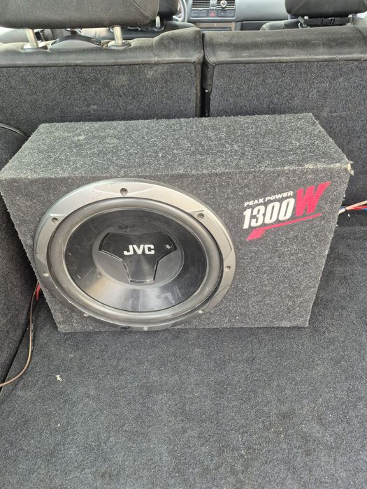 Vând subwoofer jvc cu amplificator