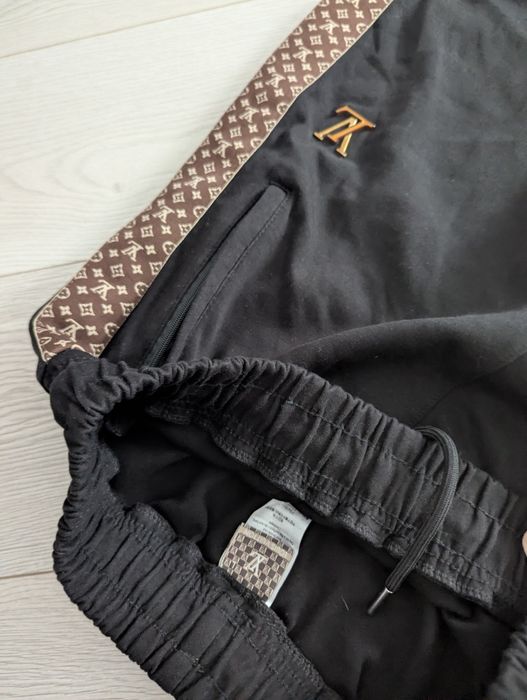 Pantaloni Louis Vuitton bărbați mărimea XL