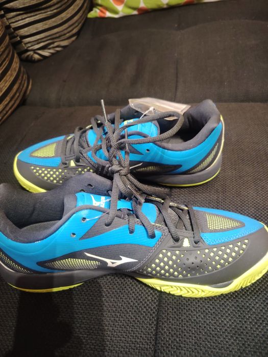 Pantofi tenis noiMizuno  mărime 40,5
