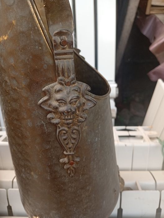 Vas din alama cu mâner