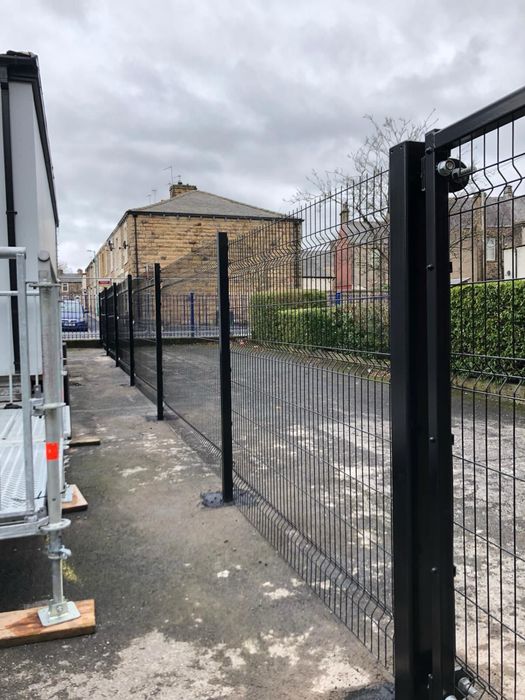 Vand si fac garduri din plasa bordurată