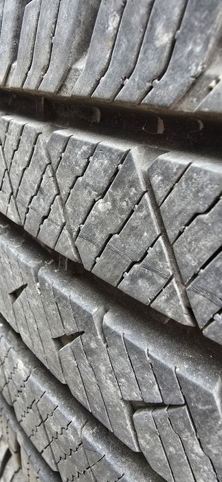 22г. 245 40 18 гуми Vredestein Quatrac pro dot.4822