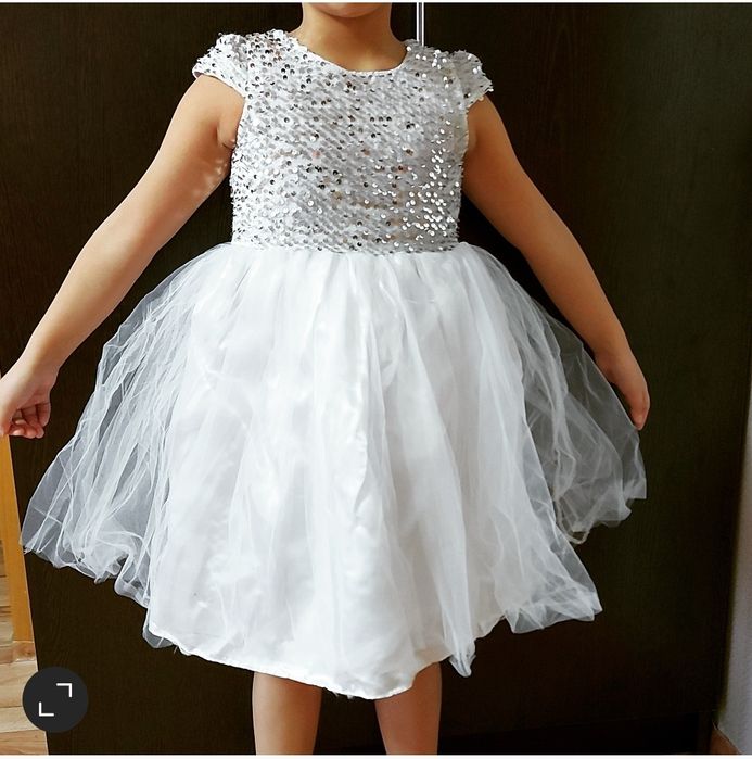 Новое платье 5-7 лет