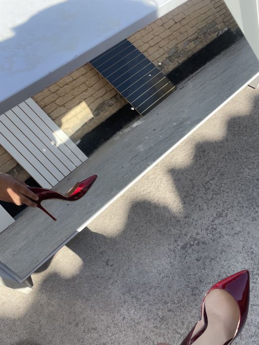 Полка с зеркалом для примерки обуви