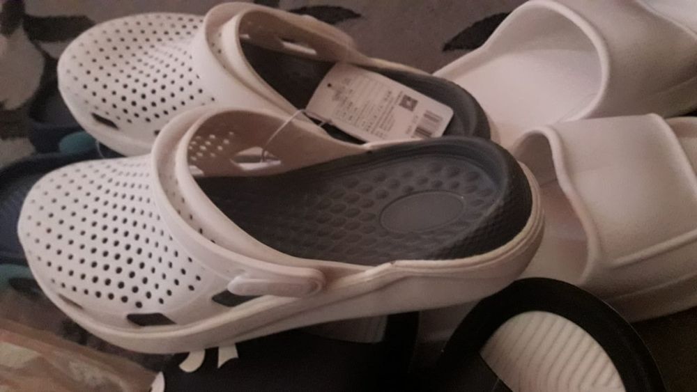 тапочки, кроксы по 2 тысячи