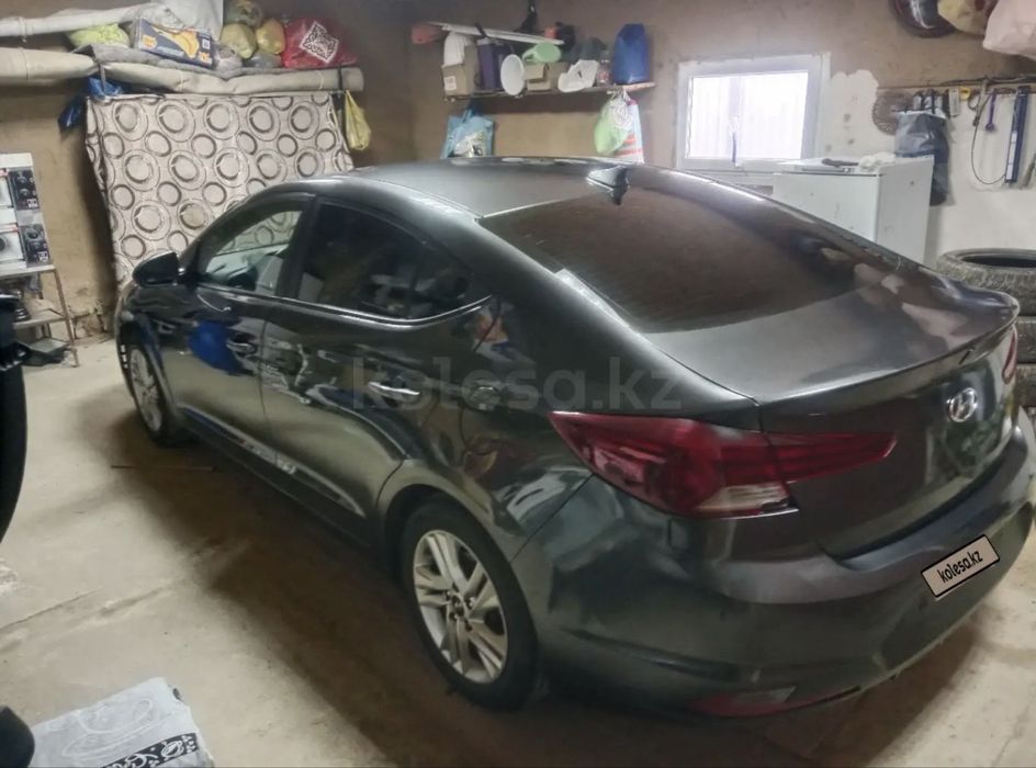 Hyundai Elantra 2019 года