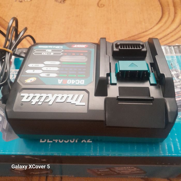 Makita зарядно +батерии