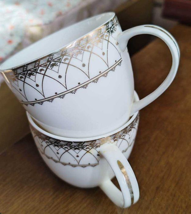 Чайные чашки с блюдцами