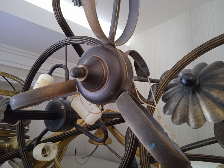 Люстры продаются