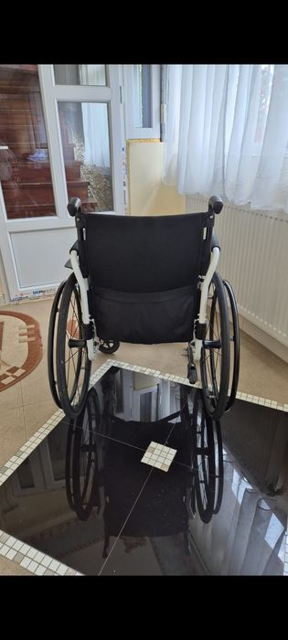 2 Scaune rulante , 1 activ , l din aluminiu; 1  standard din aluminiu