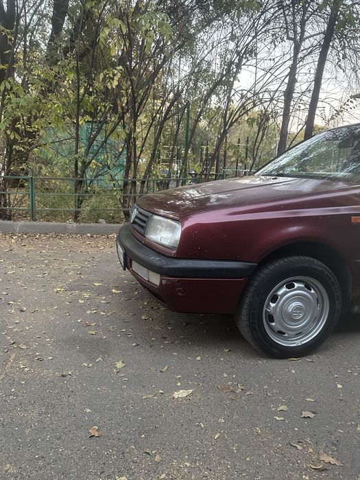 Продам венто 1993года 18обем Автомат