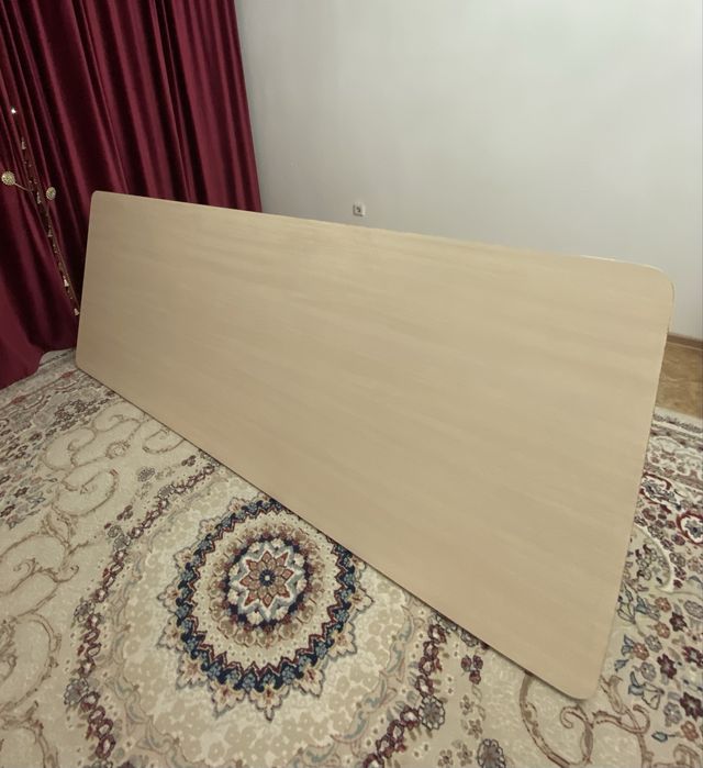 Классикалық үстел, өте жақсы сапада!