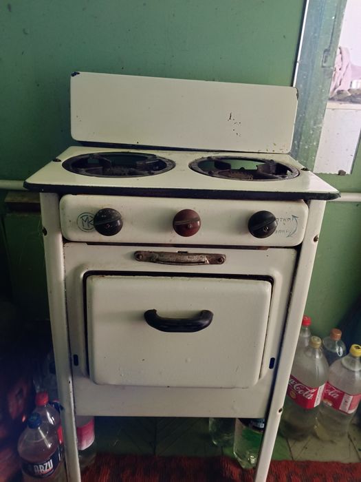 Продам газовую плиту.