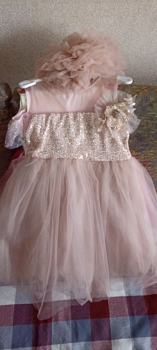 Набор  нарядных платьев девочке