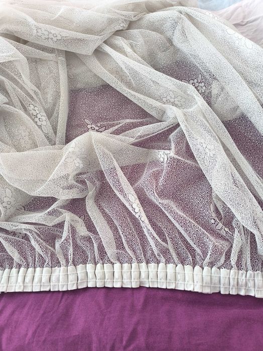 Красиво  ПЕРДЕ  с размери  5,50/1,80 м готово за използване