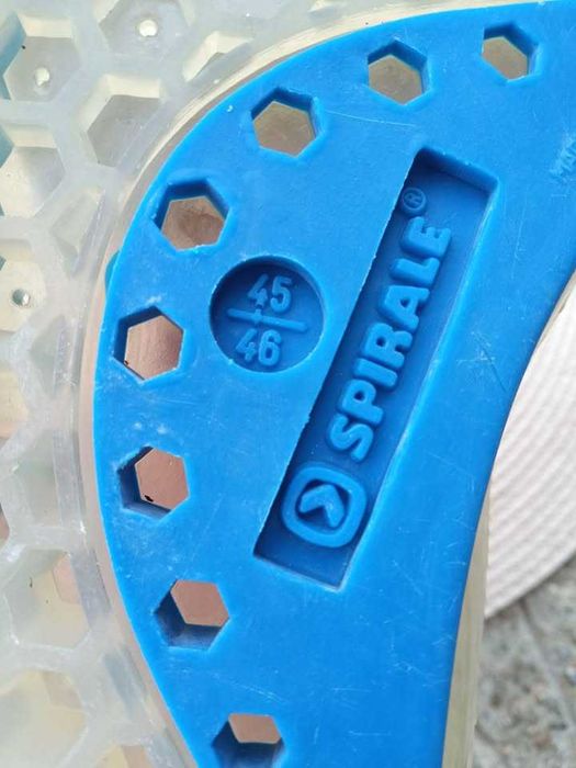 Snikersi piscina Spirale, mar. 45 (28.5 cm)