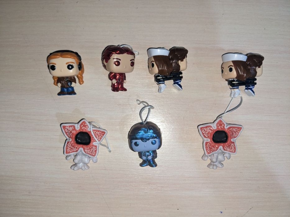 Продам фигурки Киндер Джой осд