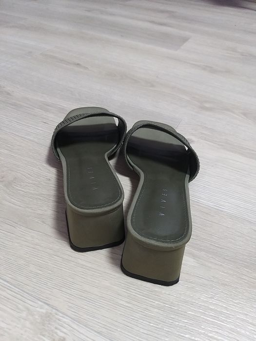 Продам босоножки