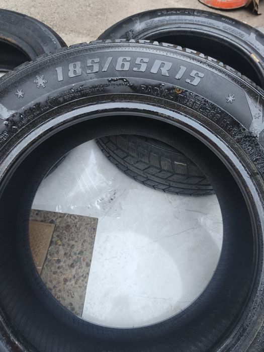 Продам комплект зимних шин Roadx!!!