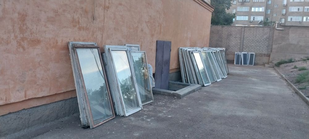 Оконные проемы разных размеров.