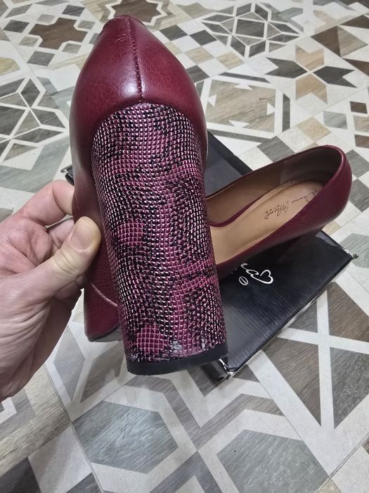 Обувки на ток от естествена кожа