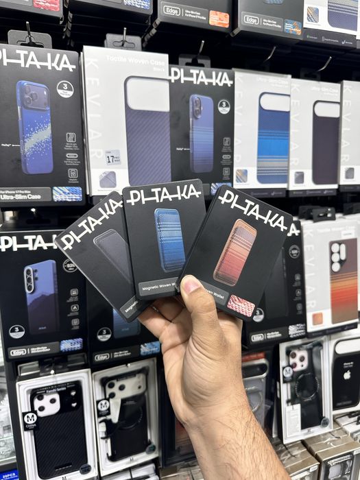 Pitaka cardholder