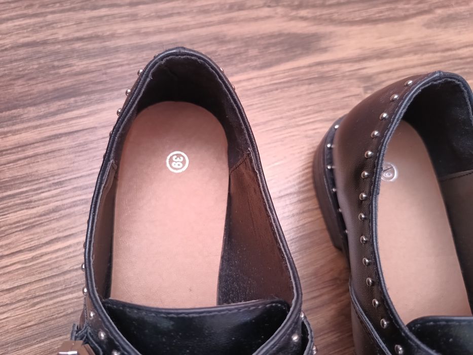 Pantofi noi mărime 39