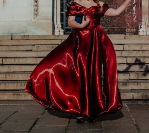 Рокля от течна  органза