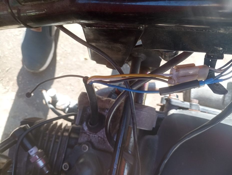 Repar scutere benzină sau electrice  inclusiv carene sau vopsire.