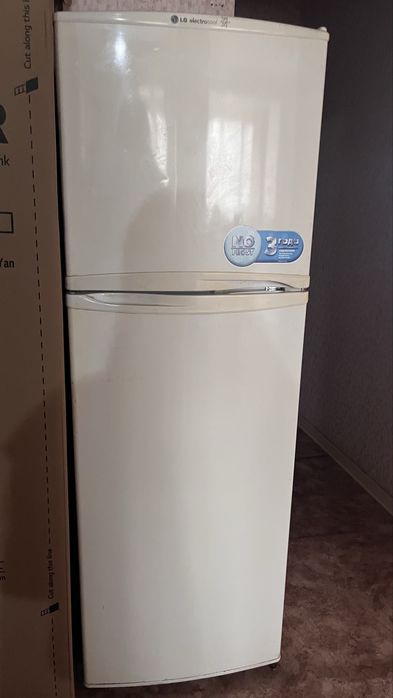 Продам холодильник не рабочий самовывоз торг есть