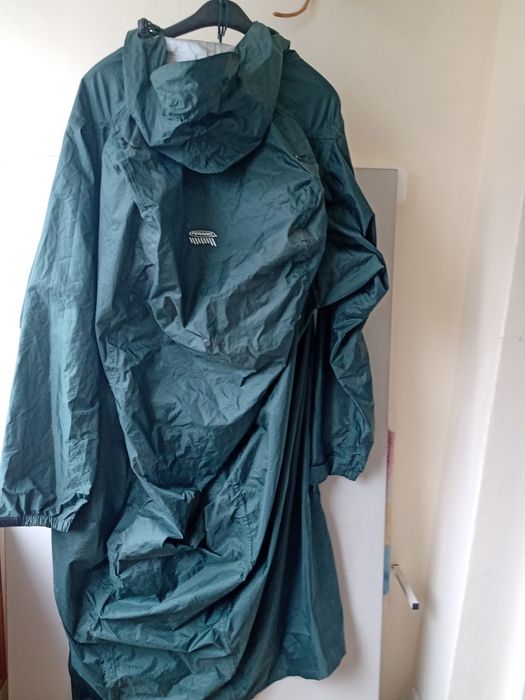 Дъждобран с гръб за раница Ferrino