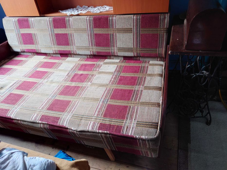 Vand 2 paturi cu spatiu de depozitare