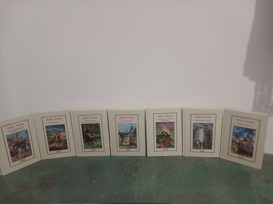 Vând cărți Jules Verne. NEGOCIABIL .VÂND URGENT!!