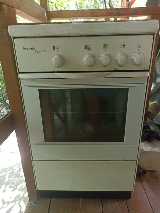 Електрическа печка с четири котлона